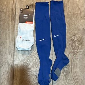 Nike classic cushioned soccer socks 2 pairs (white and blue) brand new